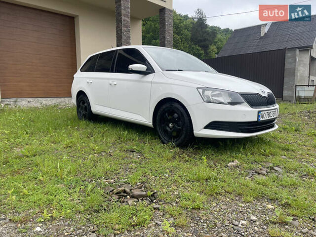Белый Шкода Фабия, объемом двигателя 1.42 л и пробегом 270 тыс. км за 6500 $, фото 1 на Automoto.ua