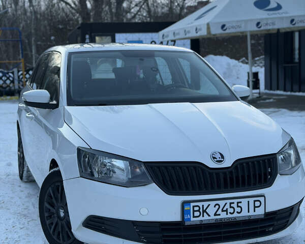 Белый Шкода Фабия, объемом двигателя 1.42 л и пробегом 224 тыс. км за 6499 $, фото 1 на Automoto.ua