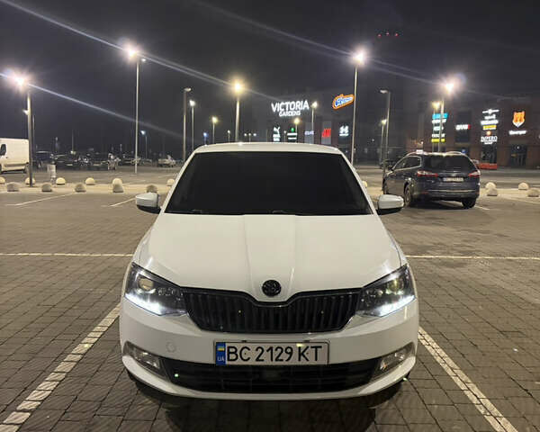 Белый Шкода Фабия, объемом двигателя 1.42 л и пробегом 316 тыс. км за 7299 $, фото 1 на Automoto.ua
