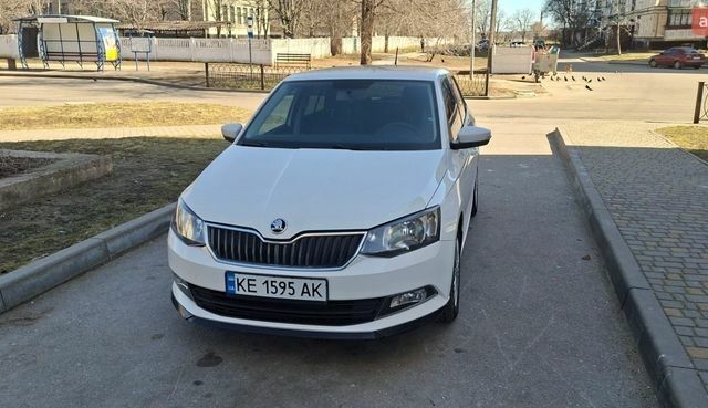 Белый Шкода Фабия, объемом двигателя 1.2 л и пробегом 190 тыс. км за 6500 $, фото 1 на Automoto.ua