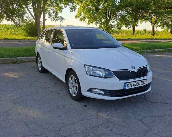 Белый Шкода Фабия, объемом двигателя 1.2 л и пробегом 206 тыс. км за 6700 $, фото 1 на Automoto.ua