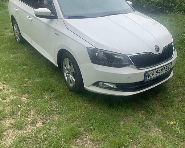 Белый Шкода Фабия, объемом двигателя 1.4 л и пробегом 204 тыс. км за 7600 $, фото 1 на Automoto.ua