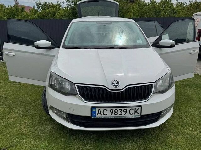 Белый Шкода Фабия, объемом двигателя 1.42 л и пробегом 206 тыс. км за 7700 $, фото 1 на Automoto.ua