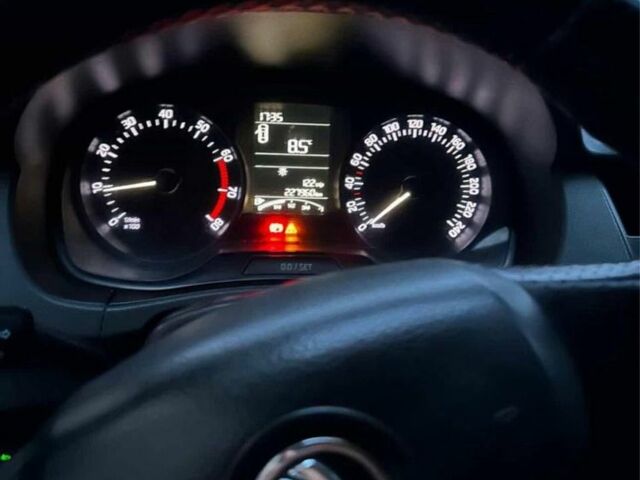 Белый Шкода Фабия, объемом двигателя 1.2 л и пробегом 230 тыс. км за 6200 $, фото 1 на Automoto.ua