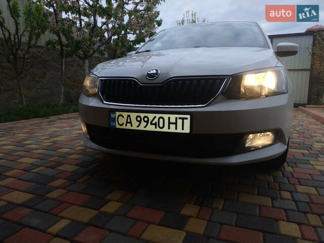 Белый Шкода Фабия, объемом двигателя 1.2 л и пробегом 180 тыс. км за 9800 $, фото 1 на Automoto.ua