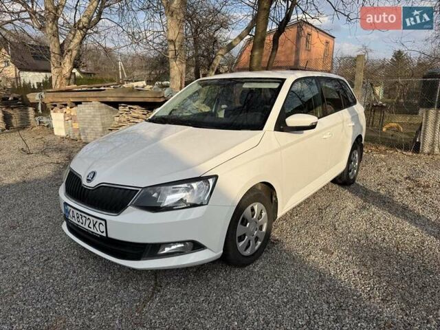 Белый Шкода Фабия, объемом двигателя 1 л и пробегом 107 тыс. км за 8000 $, фото 1 на Automoto.ua