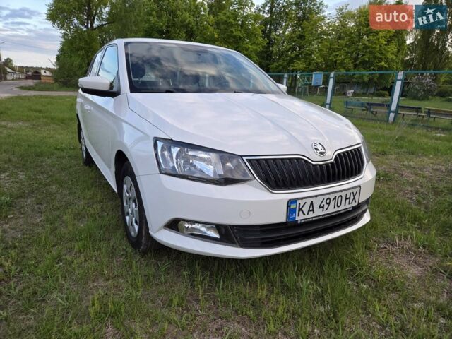 Белый Шкода Фабия, объемом двигателя 1 л и пробегом 137 тыс. км за 8000 $, фото 1 на Automoto.ua