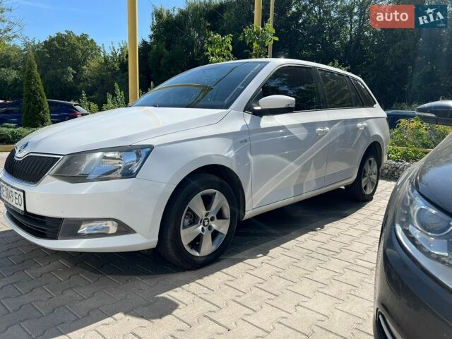 Белый Шкода Фабия, объемом двигателя 1.42 л и пробегом 241 тыс. км за 7900 $, фото 1 на Automoto.ua