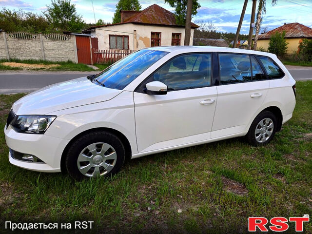 Белый Шкода Фабия, объемом двигателя 1 л и пробегом 135 тыс. км за 8600 $, фото 1 на Automoto.ua