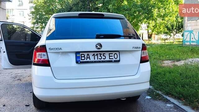Белый Шкода Фабия, объемом двигателя 1.42 л и пробегом 159 тыс. км за 9300 $, фото 1 на Automoto.ua