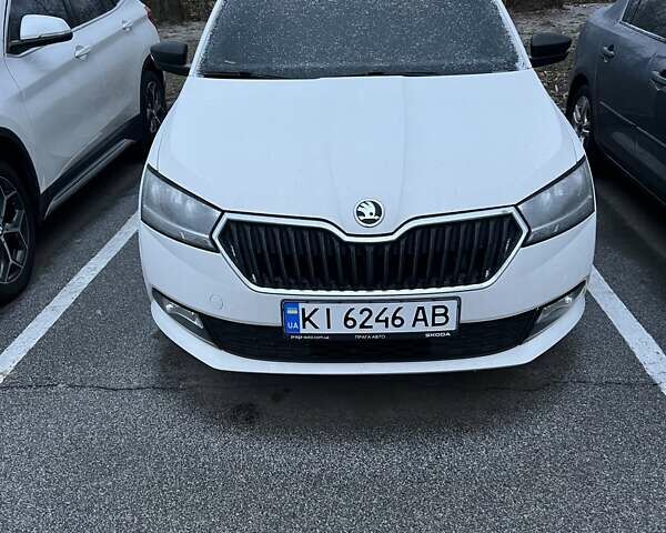 Белый Шкода Фабия, объемом двигателя 1 л и пробегом 170 тыс. км за 5000 $, фото 1 на Automoto.ua