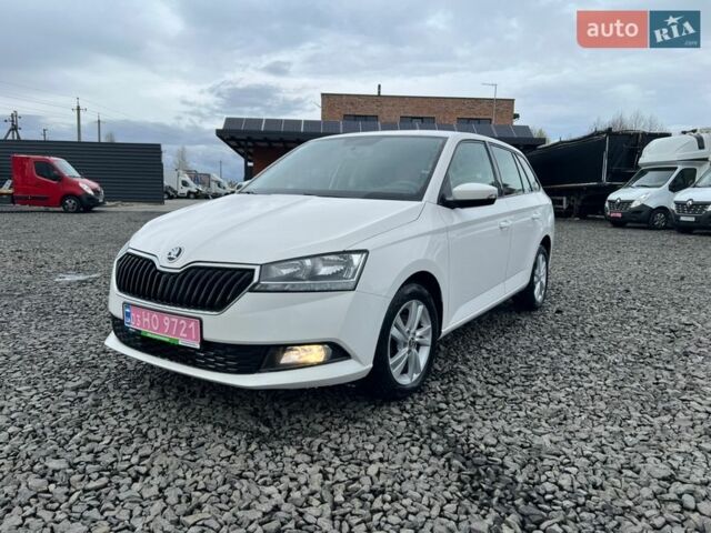 Белый Шкода Фабия, объемом двигателя 1 л и пробегом 110 тыс. км за 7750 $, фото 1 на Automoto.ua