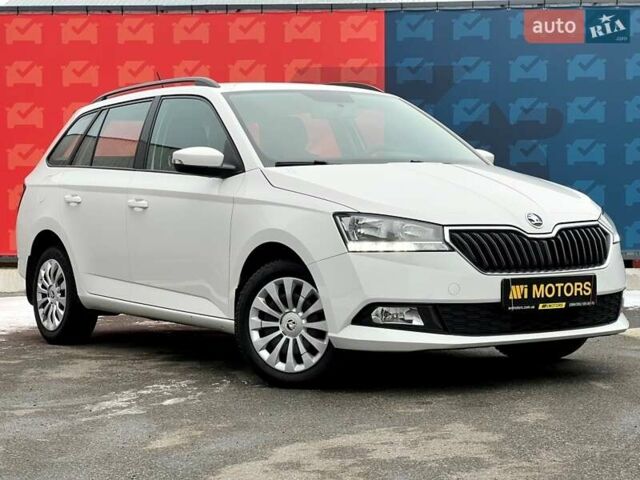 Белый Шкода Фабия, объемом двигателя 1 л и пробегом 61 тыс. км за 11000 $, фото 1 на Automoto.ua