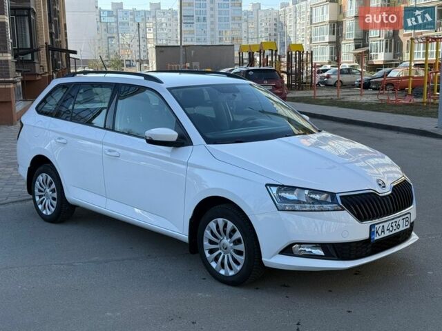 Белый Шкода Фабия, объемом двигателя 1 л и пробегом 76 тыс. км за 10900 $, фото 1 на Automoto.ua