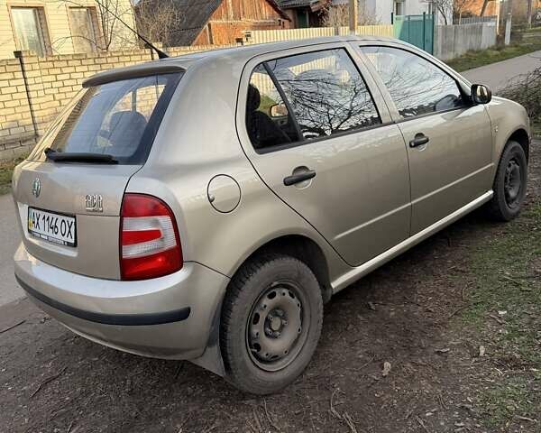 Бежевий Шкода Фабія, об'ємом двигуна 1.2 л та пробігом 203 тис. км за 3000 $, фото 1 на Automoto.ua