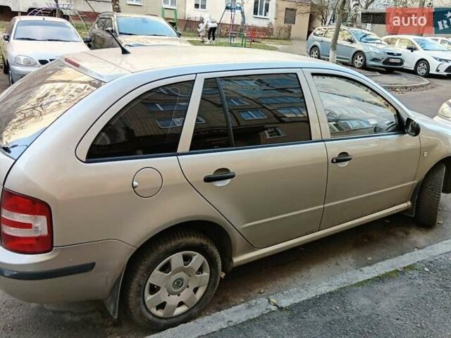 Бежевый Шкода Фабия, объемом двигателя 1.2 л и пробегом 90 тыс. км за 4700 $, фото 1 на Automoto.ua