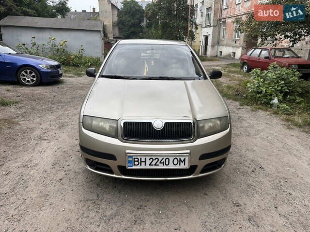 Бежевий Шкода Фабія, об'ємом двигуна 1.2 л та пробігом 327 тис. км за 3200 $, фото 1 на Automoto.ua
