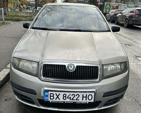 Бежевый Шкода Фабия, объемом двигателя 1.2 л и пробегом 219 тыс. км за 3900 $, фото 1 на Automoto.ua
