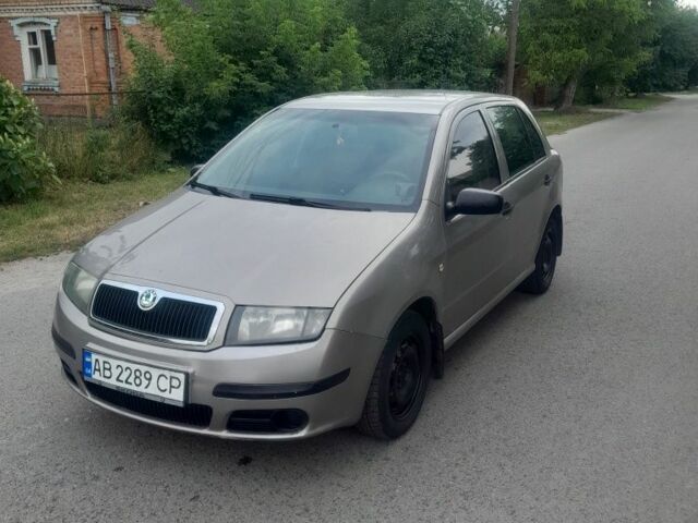 Бежевый Шкода Фабия, объемом двигателя 1.2 л и пробегом 235 тыс. км за 3200 $, фото 1 на Automoto.ua