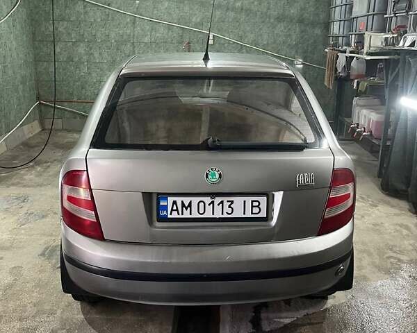 Бежевый Шкода Фабия, объемом двигателя 1.2 л и пробегом 236 тыс. км за 3550 $, фото 1 на Automoto.ua