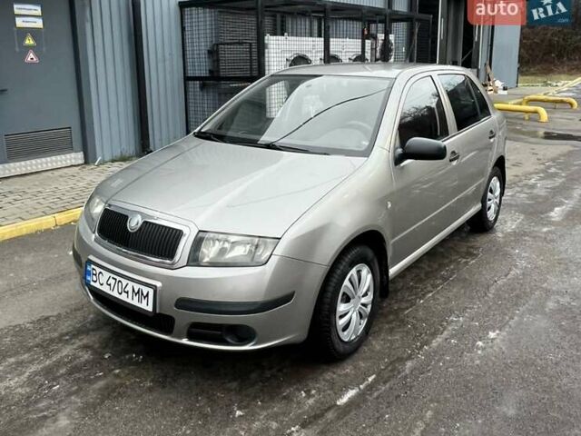 Бежевий Шкода Фабія, об'ємом двигуна 1.2 л та пробігом 230 тис. км за 3200 $, фото 1 на Automoto.ua