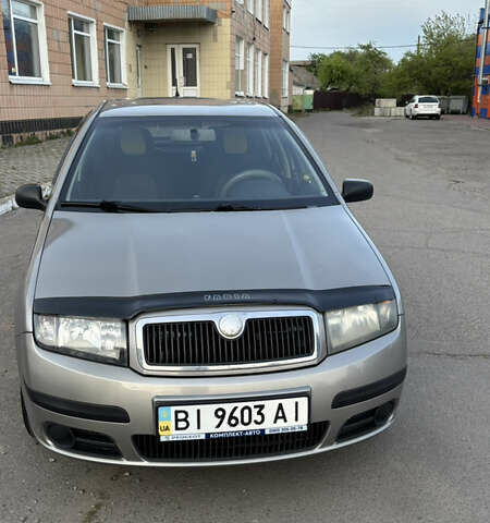 Бежевый Шкода Фабия, объемом двигателя 1.2 л и пробегом 155 тыс. км за 4000 $, фото 1 на Automoto.ua