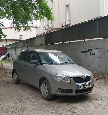 Бежевий Шкода Фабія, об'ємом двигуна 1.4 л та пробігом 166 тис. км за 4500 $, фото 1 на Automoto.ua