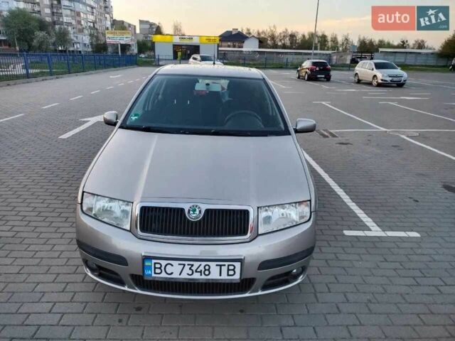 Бежевый Шкода Фабия, объемом двигателя 1.4 л и пробегом 170 тыс. км за 5100 $, фото 1 на Automoto.ua