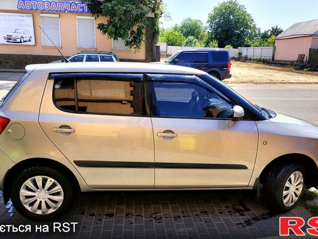 Бежевый Шкода Фабия, объемом двигателя 1.2 л и пробегом 226 тыс. км за 4900 $, фото 1 на Automoto.ua