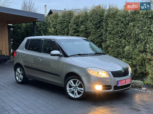 Бежевый Шкода Фабия, объемом двигателя 1.6 л и пробегом 213 тыс. км за 7500 $, фото 1 на Automoto.ua