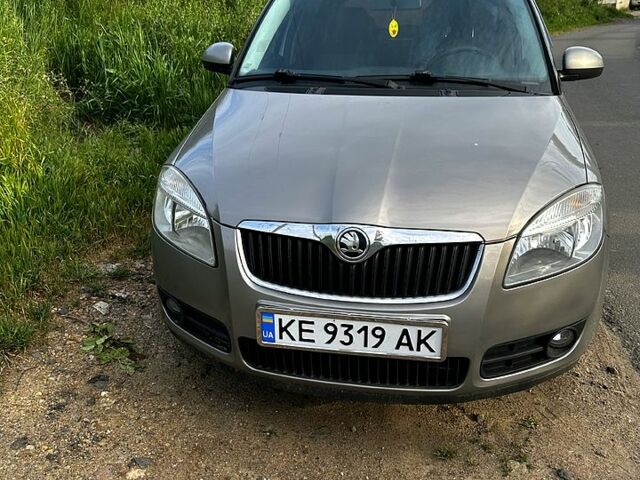 Бежевый Шкода Фабия, объемом двигателя 1.4 л и пробегом 210 тыс. км за 4500 $, фото 1 на Automoto.ua
