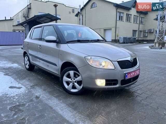 Бежевий Шкода Фабія, об'ємом двигуна 1.39 л та пробігом 197 тис. км за 5100 $, фото 1 на Automoto.ua