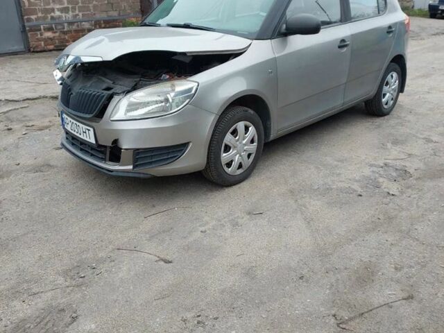 Бежевый Шкода Фабия, объемом двигателя 1.2 л и пробегом 272 тыс. км за 2500 $, фото 1 на Automoto.ua