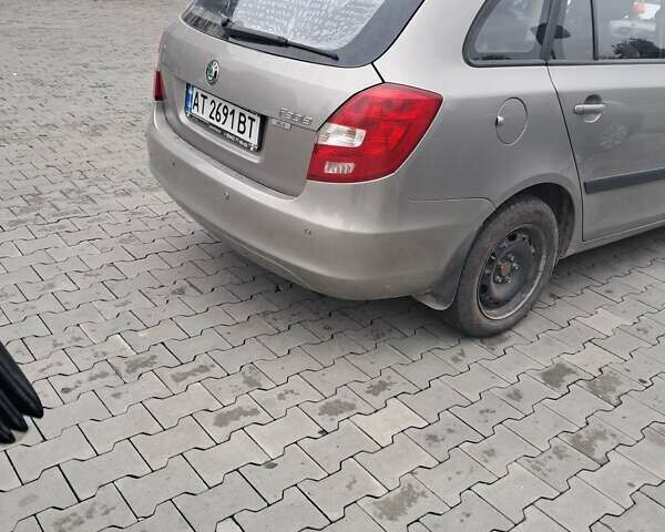 Бежевий Шкода Фабія, об'ємом двигуна 1.4 л та пробігом 156 тис. км за 5200 $, фото 1 на Automoto.ua