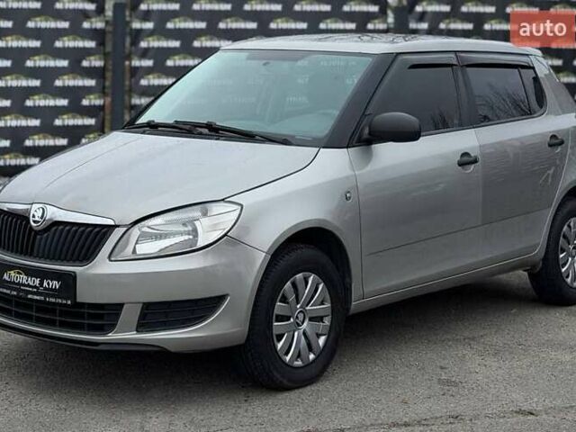 Бежевый Шкода Фабия, объемом двигателя 1.2 л и пробегом 196 тыс. км за 4850 $, фото 1 на Automoto.ua