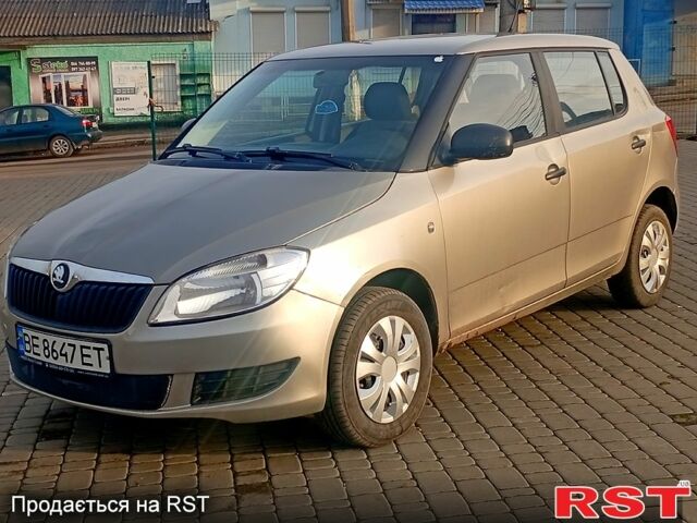 Бежевый Шкода Фабия, объемом двигателя 1.2 л и пробегом 280 тыс. км за 3500 $, фото 1 на Automoto.ua