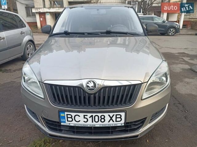 Бежевий Шкода Фабія, об'ємом двигуна 1.2 л та пробігом 80 тис. км за 5900 $, фото 1 на Automoto.ua