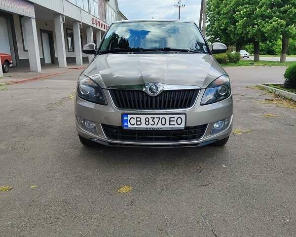 Бежевый Шкода Фабия, объемом двигателя 1.4 л и пробегом 233 тыс. км за 6450 $, фото 1 на Automoto.ua