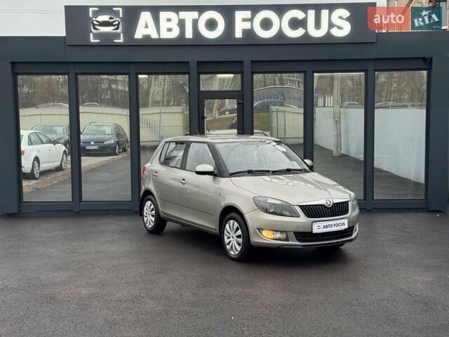 Бежевый Шкода Фабия, объемом двигателя 1.39 л и пробегом 200 тыс. км за 7000 $, фото 1 на Automoto.ua