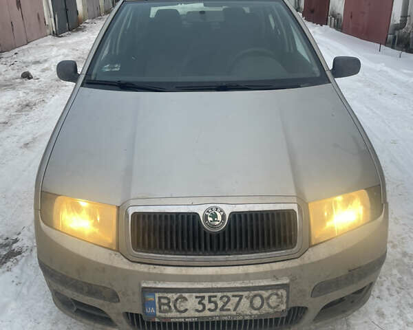 Бежевий Шкода Фабія, об'ємом двигуна 1.4 л та пробігом 320 тис. км за 2300 $, фото 1 на Automoto.ua
