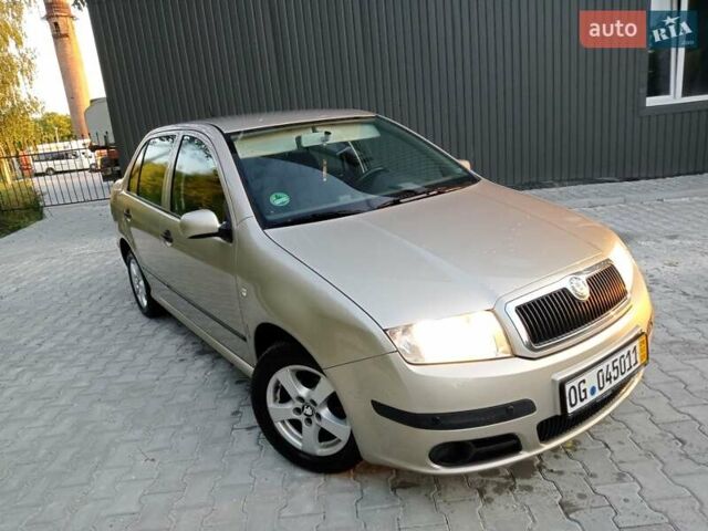 Бежевый Шкода Фабия, объемом двигателя 1.4 л и пробегом 204 тыс. км за 4100 $, фото 1 на Automoto.ua