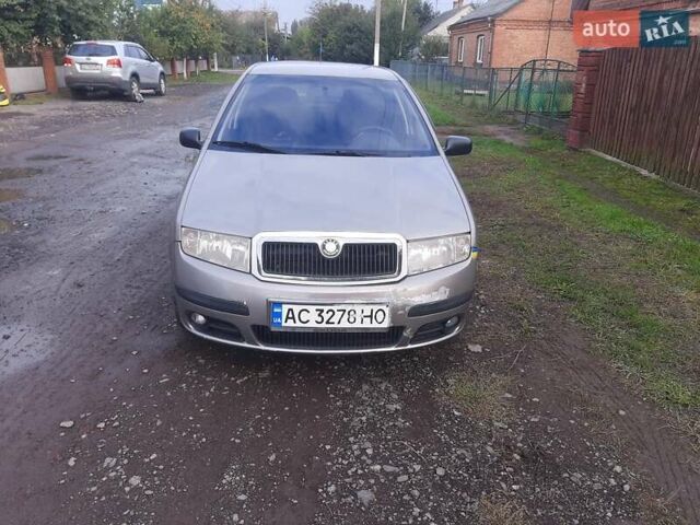 Бежевый Шкода Фабия, объемом двигателя 1.2 л и пробегом 221 тыс. км за 3200 $, фото 1 на Automoto.ua