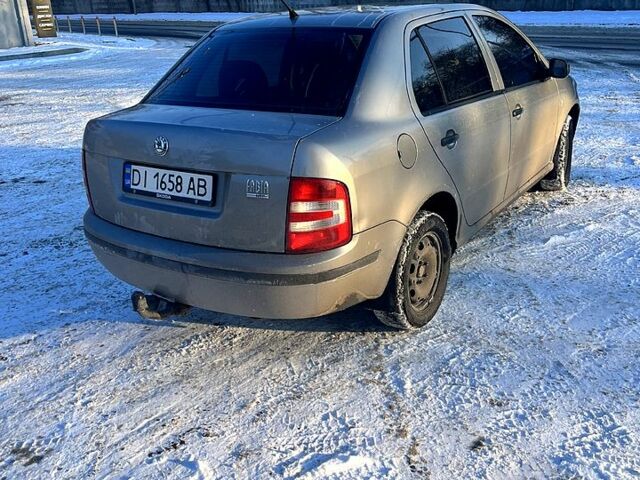 Бежевый Шкода Фабия, объемом двигателя 1.2 л и пробегом 200 тыс. км за 3700 $, фото 1 на Automoto.ua