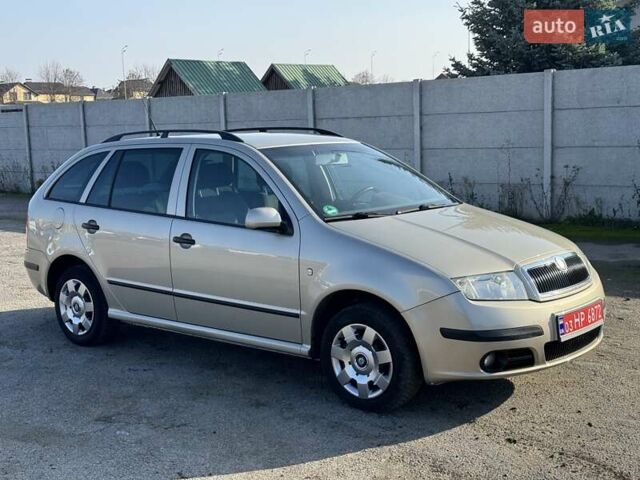 Бежевий Шкода Фабія, об'ємом двигуна 1.4 л та пробігом 211 тис. км за 4700 $, фото 1 на Automoto.ua