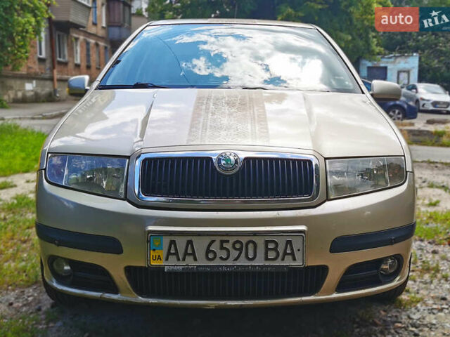 Бежевий Шкода Фабія, об'ємом двигуна 1.39 л та пробігом 234 тис. км за 3300 $, фото 1 на Automoto.ua