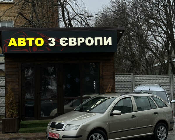 Бежевый Шкода Фабия, объемом двигателя 1.4 л и пробегом 200 тыс. км за 3900 $, фото 1 на Automoto.ua
