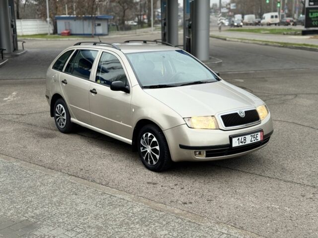 Бежевый Шкода Фабия, объемом двигателя 1.4 л и пробегом 195 тыс. км за 1999 $, фото 1 на Automoto.ua