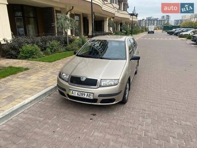 Бежевий Шкода Фабія, об'ємом двигуна 1.2 л та пробігом 237 тис. км за 4200 $, фото 1 на Automoto.ua