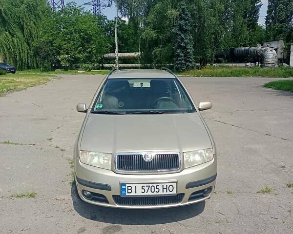Бежевый Шкода Фабия, объемом двигателя 1.39 л и пробегом 220 тыс. км за 4600 $, фото 1 на Automoto.ua