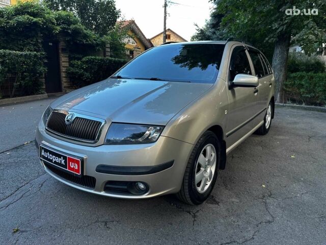 Бежевий Шкода Фабія, об'ємом двигуна 1.4 л та пробігом 190 тис. км за 5690 $, фото 1 на Automoto.ua